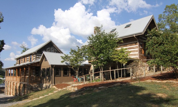 Langston Cabin | As seen on Barnwood Builders! 5 Bedrooms, PLUS detached bunk/guest house
