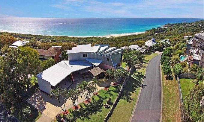 Point Lookout House | Ascension - A Magnificent Beach Mansion