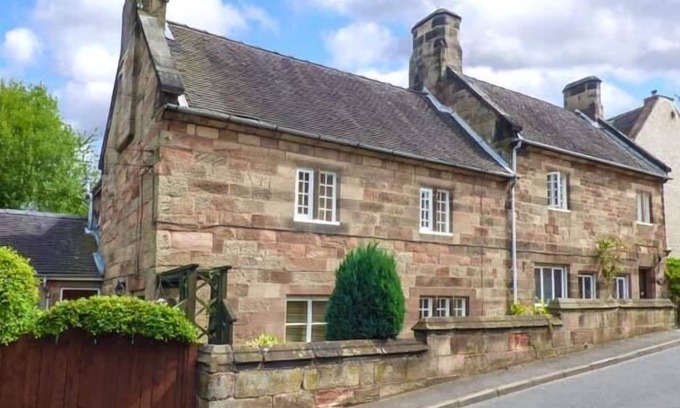 Alton Cottage | ASH HOUSE, pet friendly, character holiday cottage in Alton