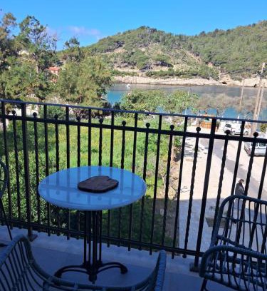 Frourion Apartment | Asos Beachfront Apartment, Center village, 20m Beach - near Myrtos - Fiskardo