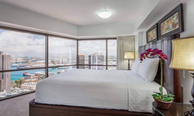 Downtown Honolulu Hotel | Aston at the Executive Centre Hotel