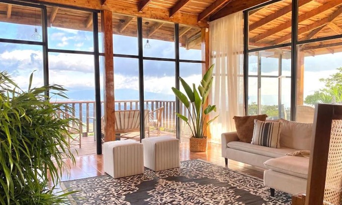 Bolivar House | Astonishing view at Poás Volcano slopes: Casa Lili