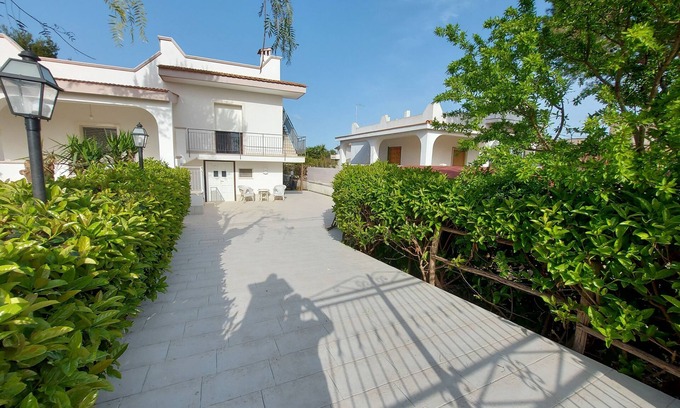 Pulsano Apartment | At 500 mt from the beaches comfortable air-conditioned studio apartment with parking space