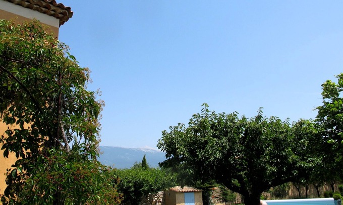 Vaucluse Villa | At the foot of the Mont Ventoux, house with garden and pool