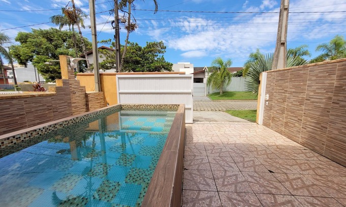 Pontal do Parana House | Atami, Cozy house close to the sea with heated pool.