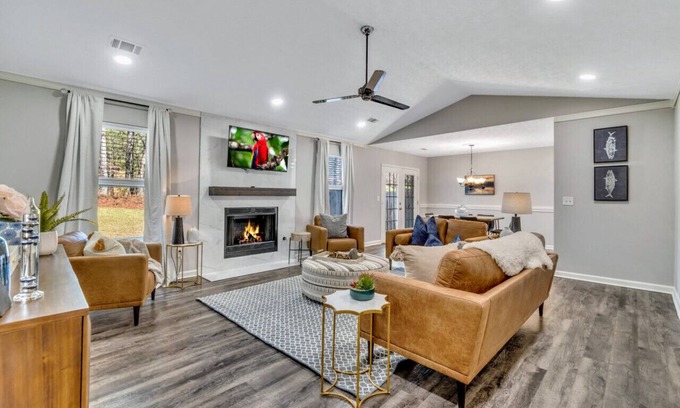 Hampton House | ATH - Hampton - 3BR - Pet Friendly - Fenced (dove)