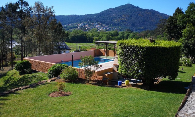 O Rosal Cottage | Attractive Cottage A Pool With A View of the Rio and Portugal. Walks from Gate.