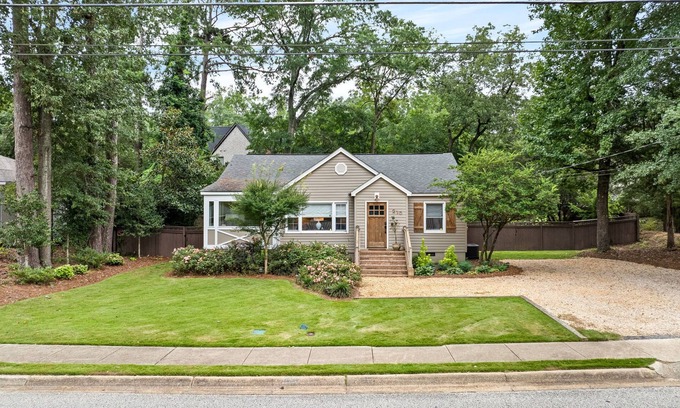 Auburn House | Auburn Gem w/Dreamy Backyard!