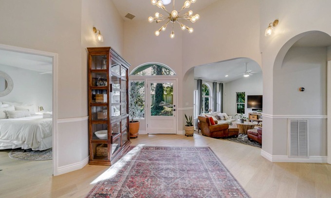 Sunset House | Aurora Treetop Chalet : luxury. hot tub. game room.