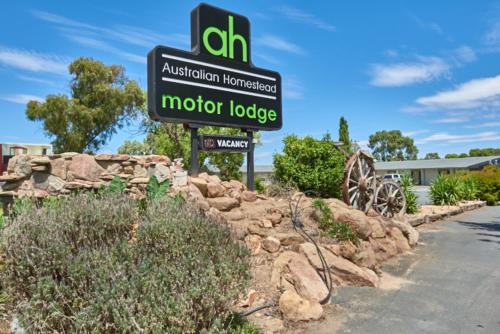 Gumly Gumly Hotel | Australian Homestead Motor Lodge