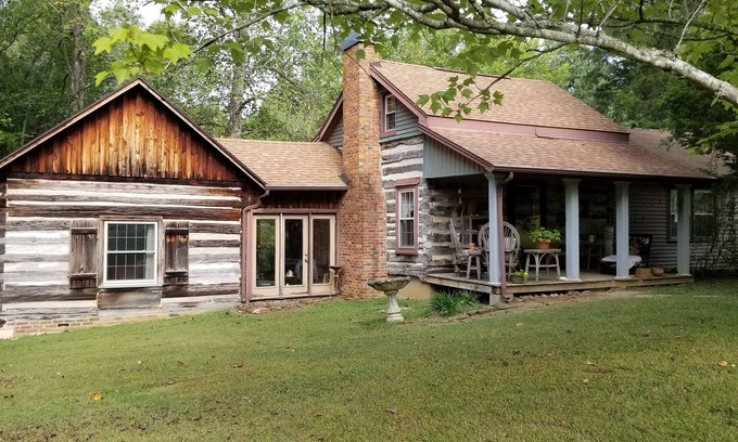 Cadiz Cabin | Authentic 1800s Century Kentucky Log Cabin Land Bewteen the Lakes