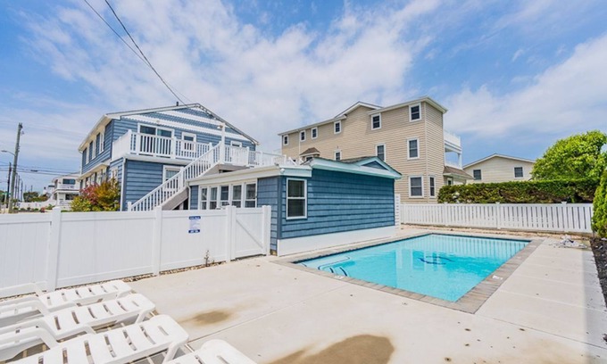 Avalon Condo | Avalon BEACH BLOCK 2 Bedroom Condo with POOL East Unit/Sleeps 4