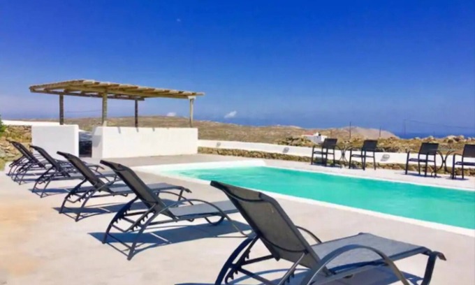 Plintri Villa | Avalon cosy apartments Ginger,1 bedroom villa with shared swimming pool and view