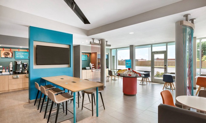 Revere Hotel | avid hotel Boston Logan Airport - Revere by IHG