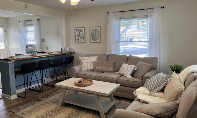 Avon Lake Cottage | Avon Lake Updated 2 Bedroom Cottage near Lake Erie on Very Quite Wooded Street