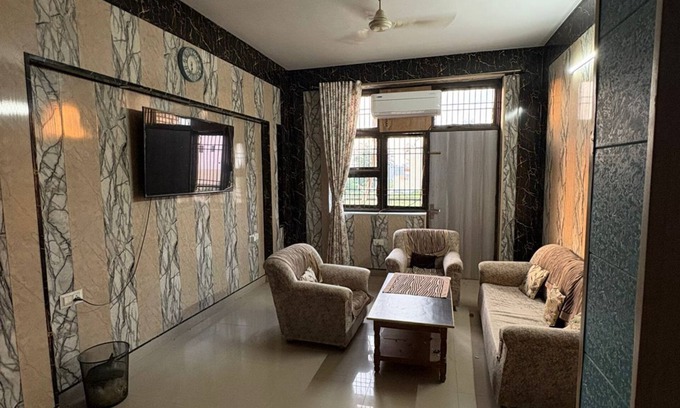 Agra Hotel | Awaraj Home Stay