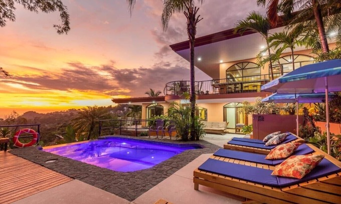 Manuel Antonio House | Award Winner: TripAdvisor's Luxury 'Top Vacation Rental'- Walk to Beach and Park