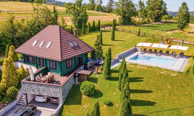 Ravna Gora House | Awesome home in Ravna Gora with sauna