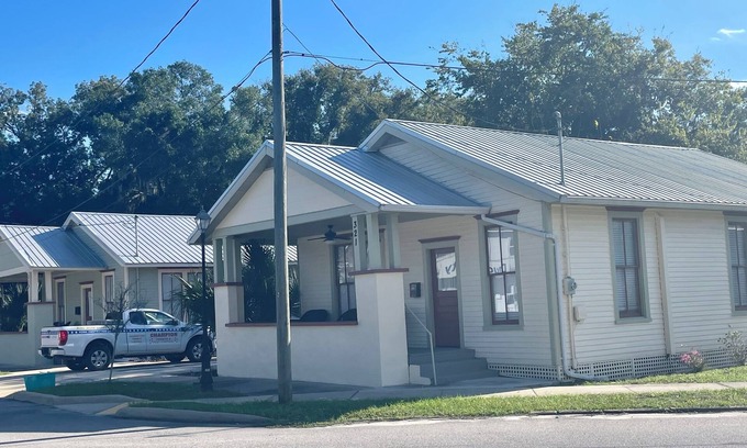 Palatka Cottage | Azalea Cottage – Walk to Riverfront & Downtown, Boat-Friendly Driveway