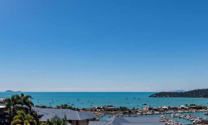 Airlie Beach Apartment | Azure – Luxury 3BR Apartment with Ocean Views at Wyndham Airlie Beach