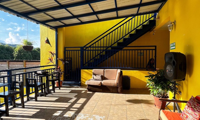 Coxen Hole Hotel | B. Apart Hotel