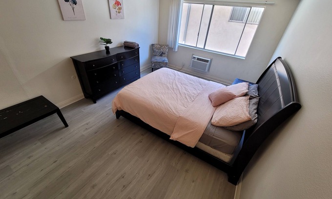 Pico - Robertson Hotel | (B12) LA Lovely Queen Studio