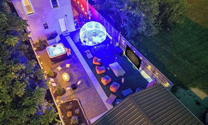 Near East Columbus House | Backyard Escape: Outdoor Movie, Dome, Mini Golf, hot tub, fire pit, grill, mural
