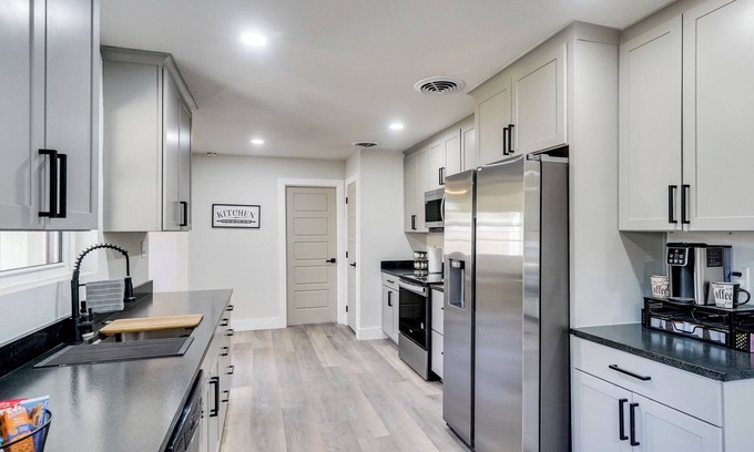 Midland Cottage | Backyard & Game Room! Home in Heart of Midland