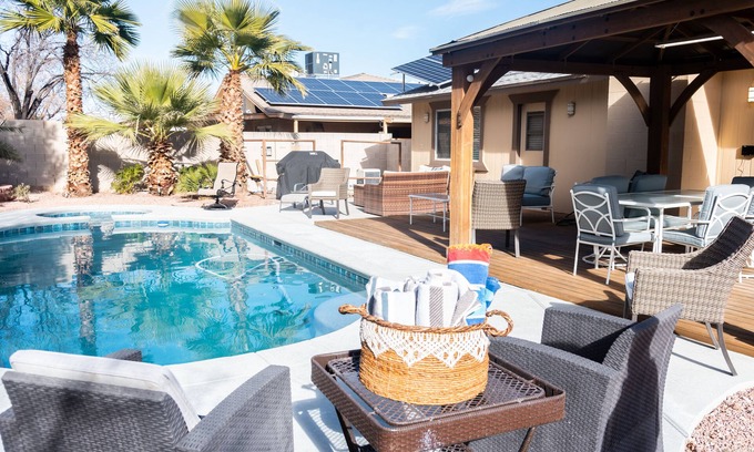 Las Vegas House | Backyard Oasis, heated pool/spa, bbq, cov pergola, away from dwtn noise