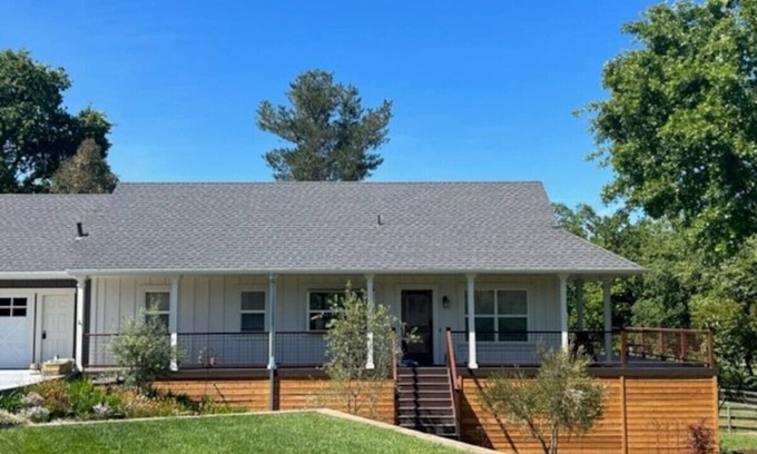 Santa Rosa House | Backyard Wine Country Guest Cottage - Acorn Oaks