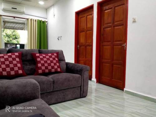 Taman Setia House | Bae Homestay Tmn Samudera Netflix and WiFi