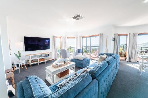 Encounter Bay House | BaeView - Panoramic Group Stay Above Encounter Bay