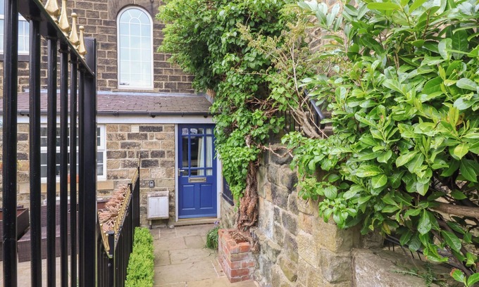 Ilkley Cottage | BAHT'AT COTTAGE, pet friendly in Burley In Wharfedale