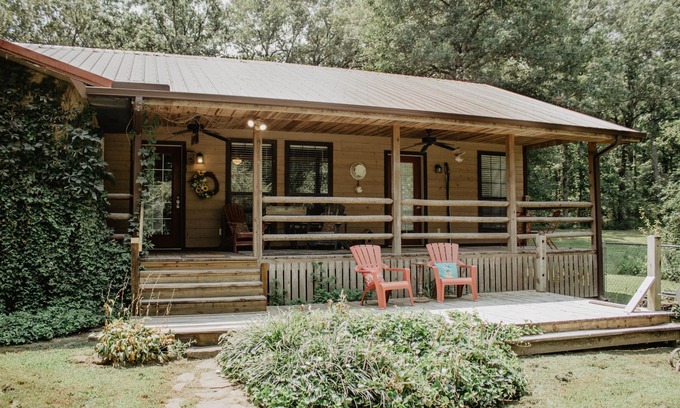 Saint Joe Apartment | Baker Ford Apartment - Cheerful vintage 1 bedroom