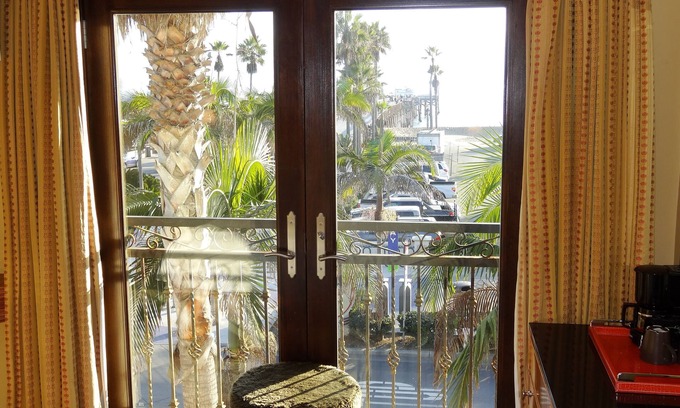 Balboa Peninsula Hotel | Balboa Inn, On the Beach