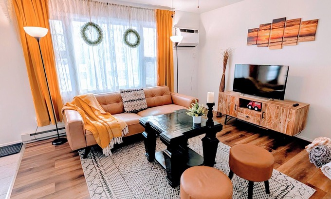 Chesterton House | Balcony/Patio/Fenced Yard/Attached Garage/near Beach, Park/close to Chicago