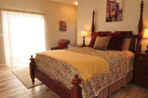 Shenandoah Valley House | Balcony Suite Fraser Family Vineyard Stay in Amador