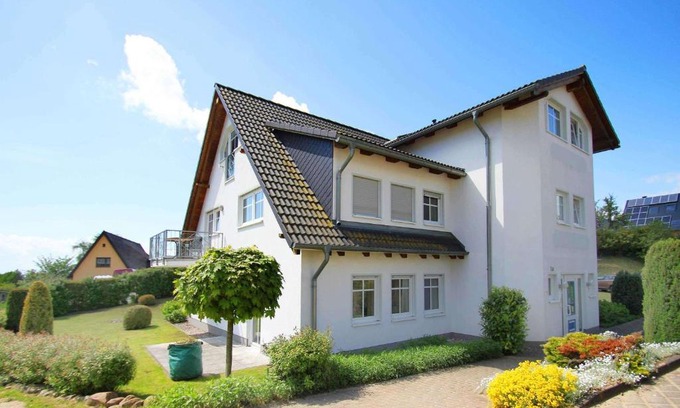 Gohren Apartment | Balkon mit traumhaften Meerblick, gratis Nutzung vom AHOI Erlebnisbad und Sauna in Sellin Dünenhaus FeWo05