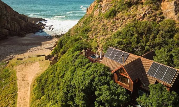 Victoria Bay House | Ballots Bay Treehouse