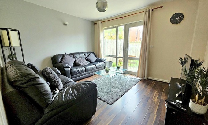 Liverpool House | Baltic Townhouse, 4 Bed, Parking - Pass the Keys