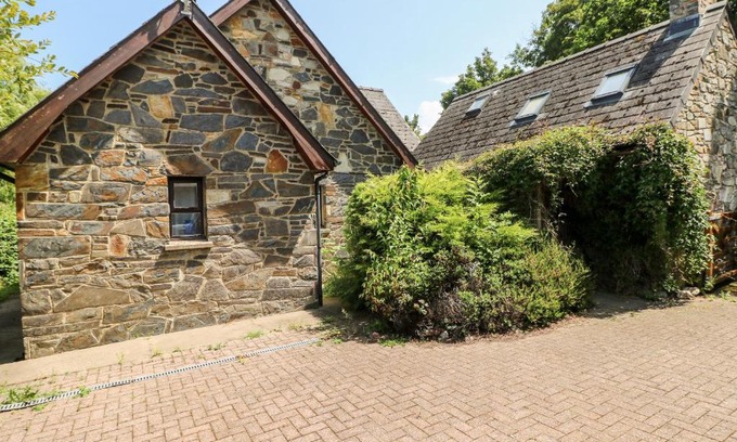 Newport House | Banc Y Capel