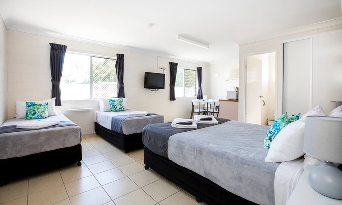 Rosslea Hotel | Banjo Paterson Motor Inn