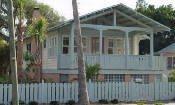 Pass-a-Grille House | Banyan Tree Cottage in historic beach town