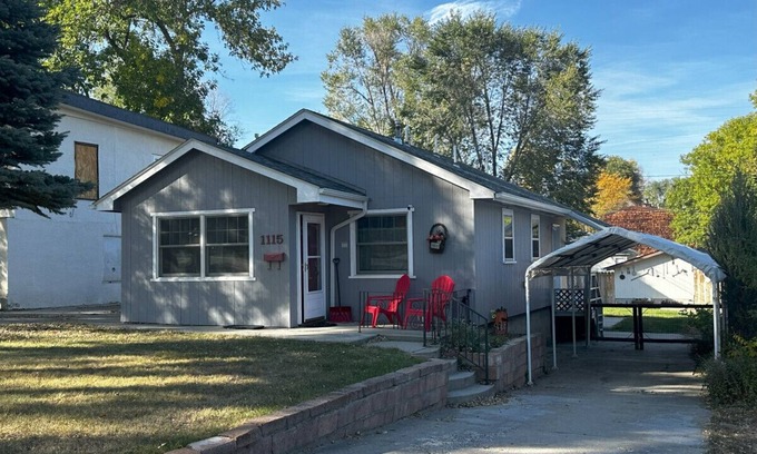 Central - Terry House | Barb’s Cozy Home with Office and Covered Parking!