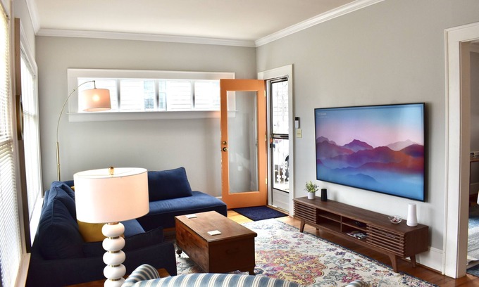 Lake Claire House | Barb’s hip bungalow in historic Lake Claire w/in walking distance to lots of fun