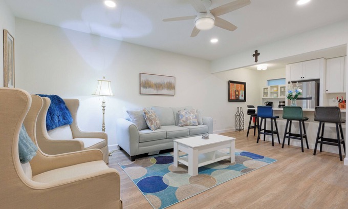 Biloxi Condo | Barefoot & Breezy- Downtown 2-bedroom condo with optional golf cart rental