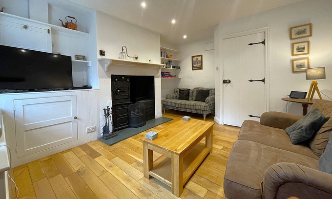 Portinscale Cottage | Barf Cottage - a cottage that sleeps 5 guests in 3 bedrooms