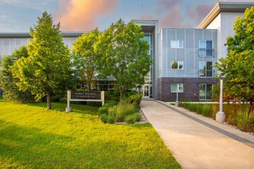 Portage La Prairie Hotel | Barker Suites Southport