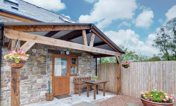 Margam House | Barn 3 - Chicken in Ystradgynlais