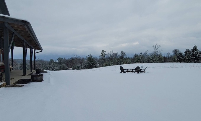 Tennga House | Barn at Frog Hollow, 2 bedroom ground floor unit. Great Mountain Views!